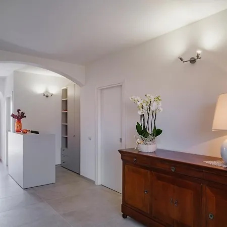 As 10 House בית הארחה אולביה