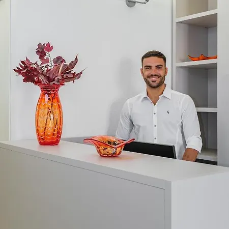 As 10 House 3* אולביה